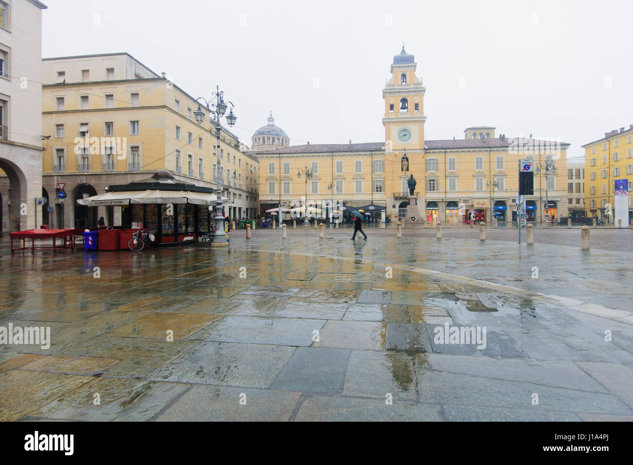 Parme, Italie - Jan 22, 2015 : Scène de la Piazza Garibaldi, avec les collectivités locales et les touristes, à Parme, Emilie-Romagne, Italie Banque D'Images