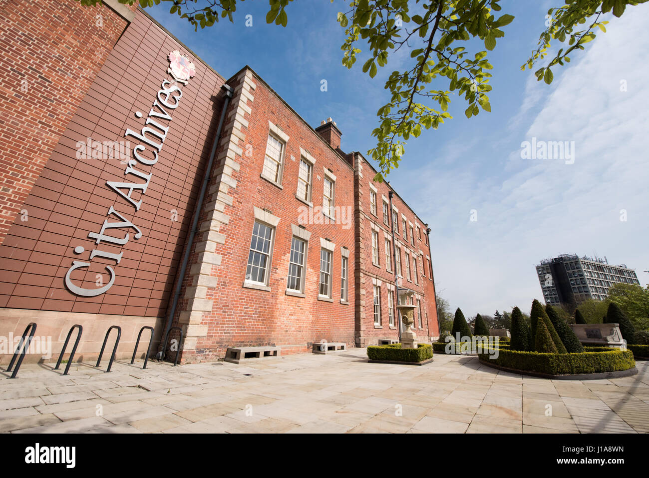 Grand angle de visualisation des archives de la ville de Wolverhampton dans le manoir géorgien restauré également connu sous le nom de l'ancien hôtel Molineux Banque D'Images