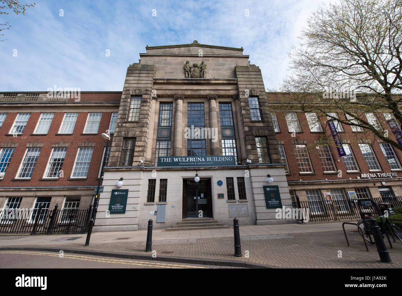 Vue sur la rue de l'avant des années 1930, l'Université de Wolverhampton Wulfrun Bâtiment classé Grade II Banque D'Images