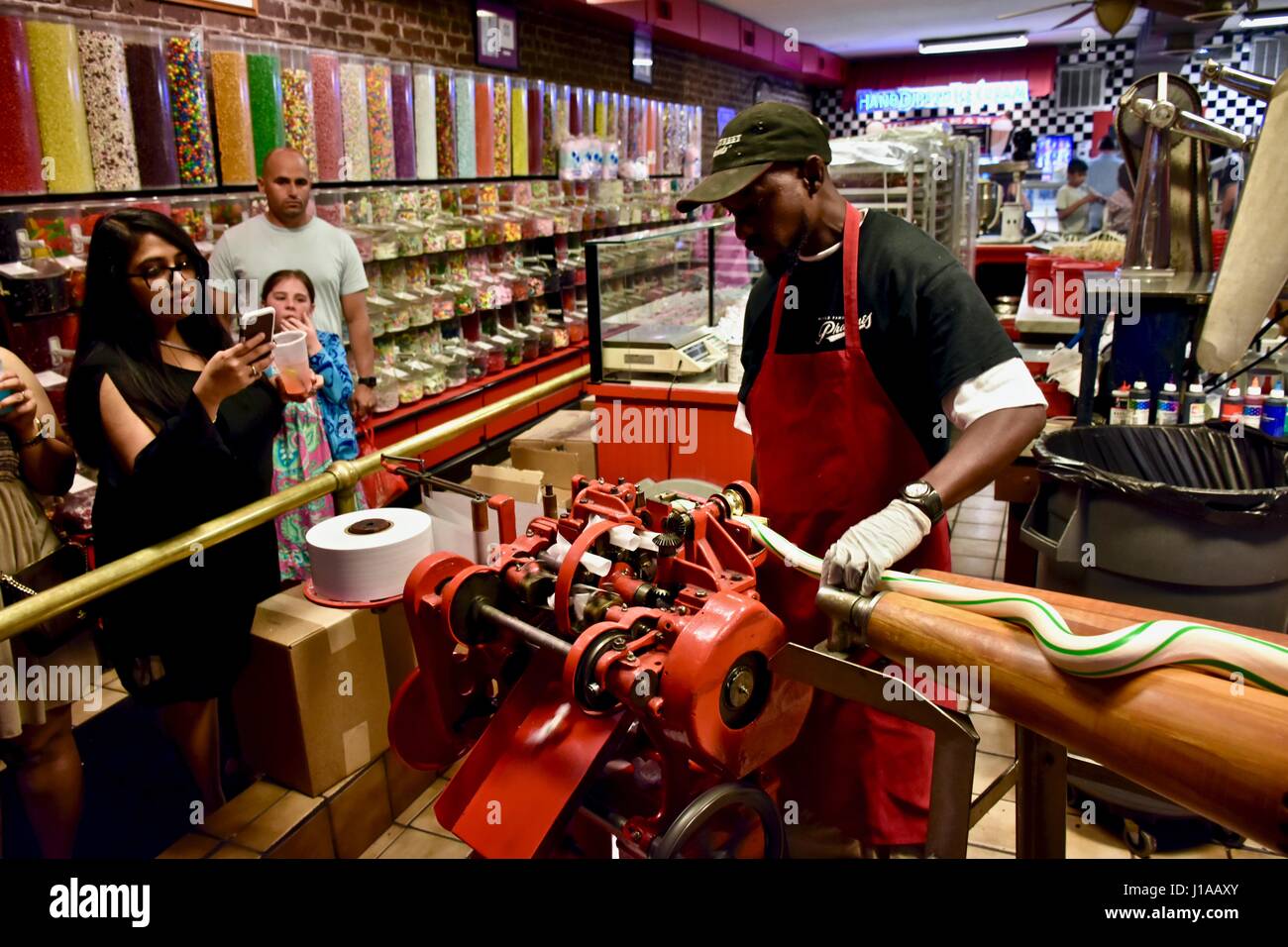 Rendre l'eau salée à tire d'La savane candy kitchen Banque D'Images