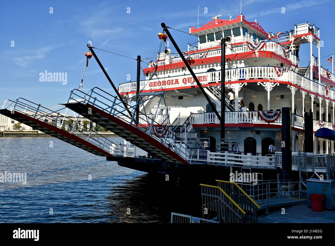 La Géorgie Queen Riverboat sur le Savannah riverfront Banque D'Images