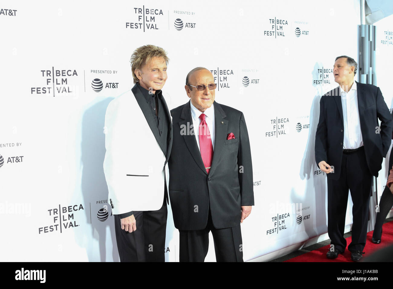 New York, USA. 19 avril, 2017. Gérald De Palmas et Clive Davies arriver au Tribeca Film Festival 2017 Soirée d'ouverture, Clive Davis : La bande originale de nos vies : Le crédit d'accès Photo/Alamy Live News Banque D'Images