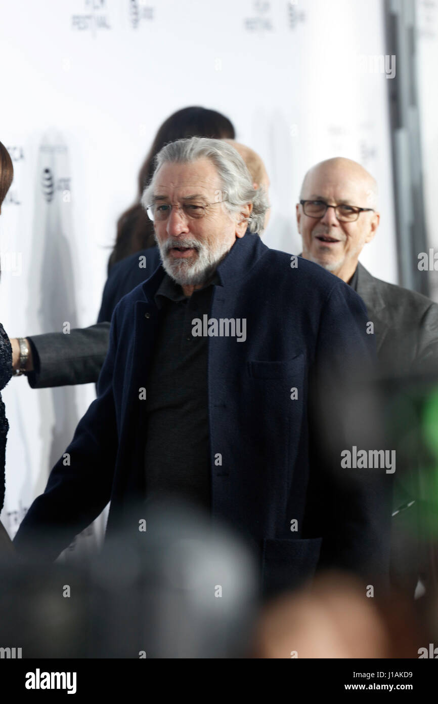 New York, USA. 19 avril, 2017. Robert De Niro arrive au Tribeca Film Festival 2017 Soirée d'ouverture, Clive Davis : La bande originale de nos vies : Le crédit d'accès Photo/Alamy Live News Banque D'Images