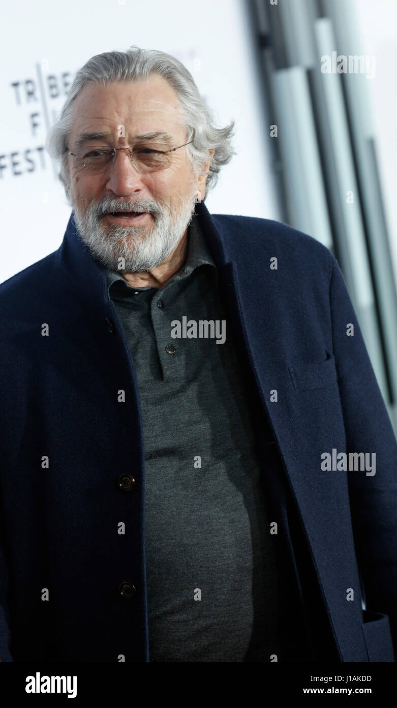 New York, USA. 19 avril, 2017. Robert De Niro arrive au Tribeca Film Festival 2017 Soirée d'ouverture, Clive Davis : La bande originale de nos vies : Le crédit d'accès Photo/Alamy Live News Banque D'Images
