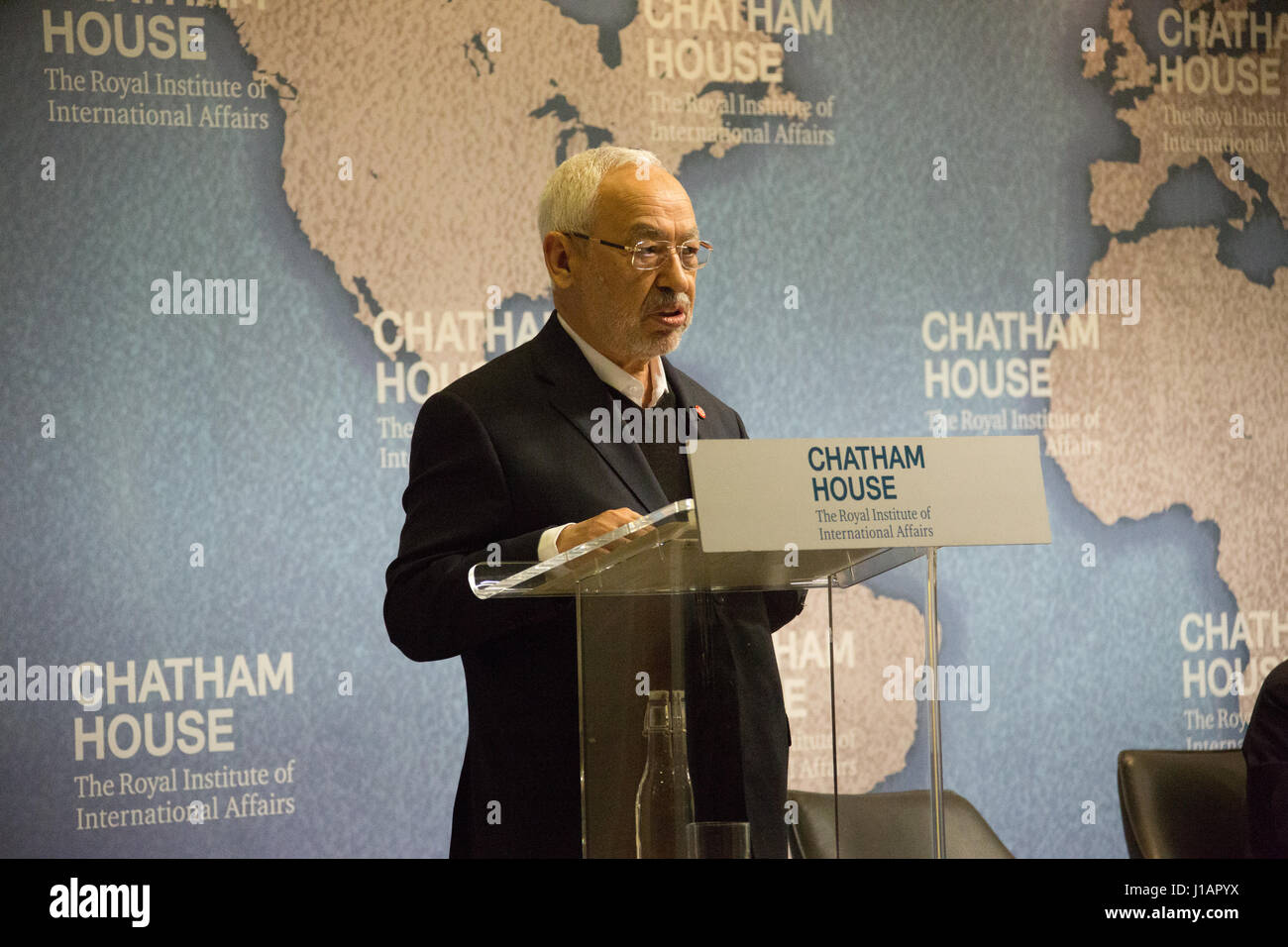 Londres, Royaume-Uni. Apr 19, 2017. Rached Ghannouchi, le co-fondateur du parti politique tunisien Ennahdha, à Chatham House à Londres pour participer à l'Asfari Forum : Perspectives sur l'Islam et la démocratie. Date de la photo : Mercredi, Avril 19, 2017. Credit : Roger Garfield/Alamy Live News Banque D'Images