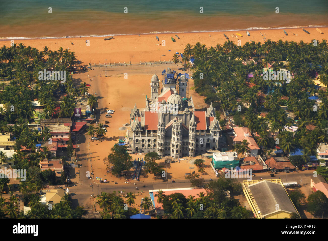 Vetucadu beach, Thiruvanathapuram. Apr 20, 2017. Vue aérienne. Nouvelle mère-de-Deus pour la construction de l'église se passe à Vetucadu beach, Thiruvanathapuram. Credit : Vincy lopez/Alamy Live News Banque D'Images