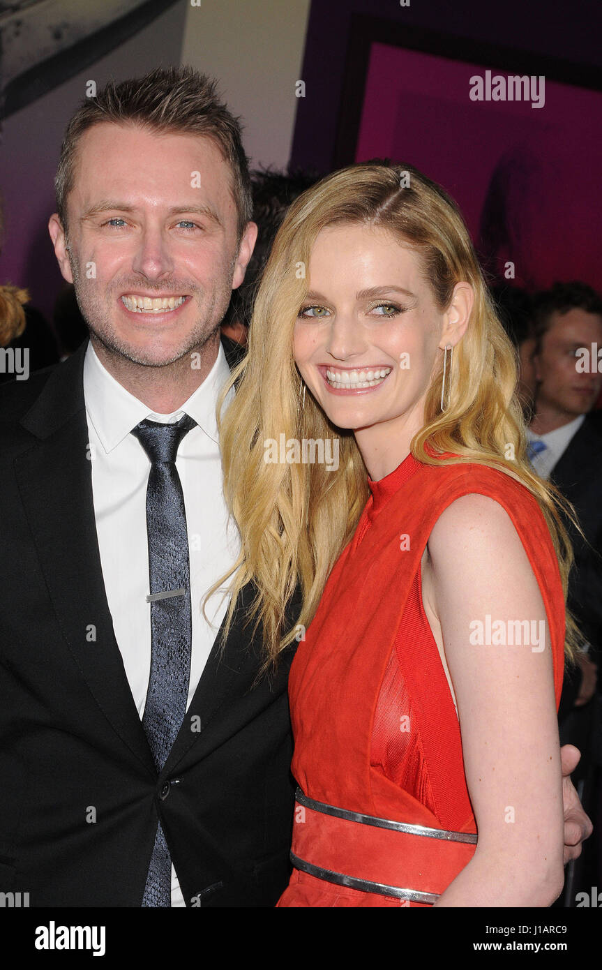 Los Angeles, Californie, USA. Apr 19, 2017. L'acteur Chris Hardwick, LYDIA HEARST au ''Gardiens de la Galaxie Vol 2'' Premiere tenue à l'El Capitan Theate, Hollywood, Los Angeles Crédit : Paul Fenton/ZUMA/Alamy Fil Live News Banque D'Images