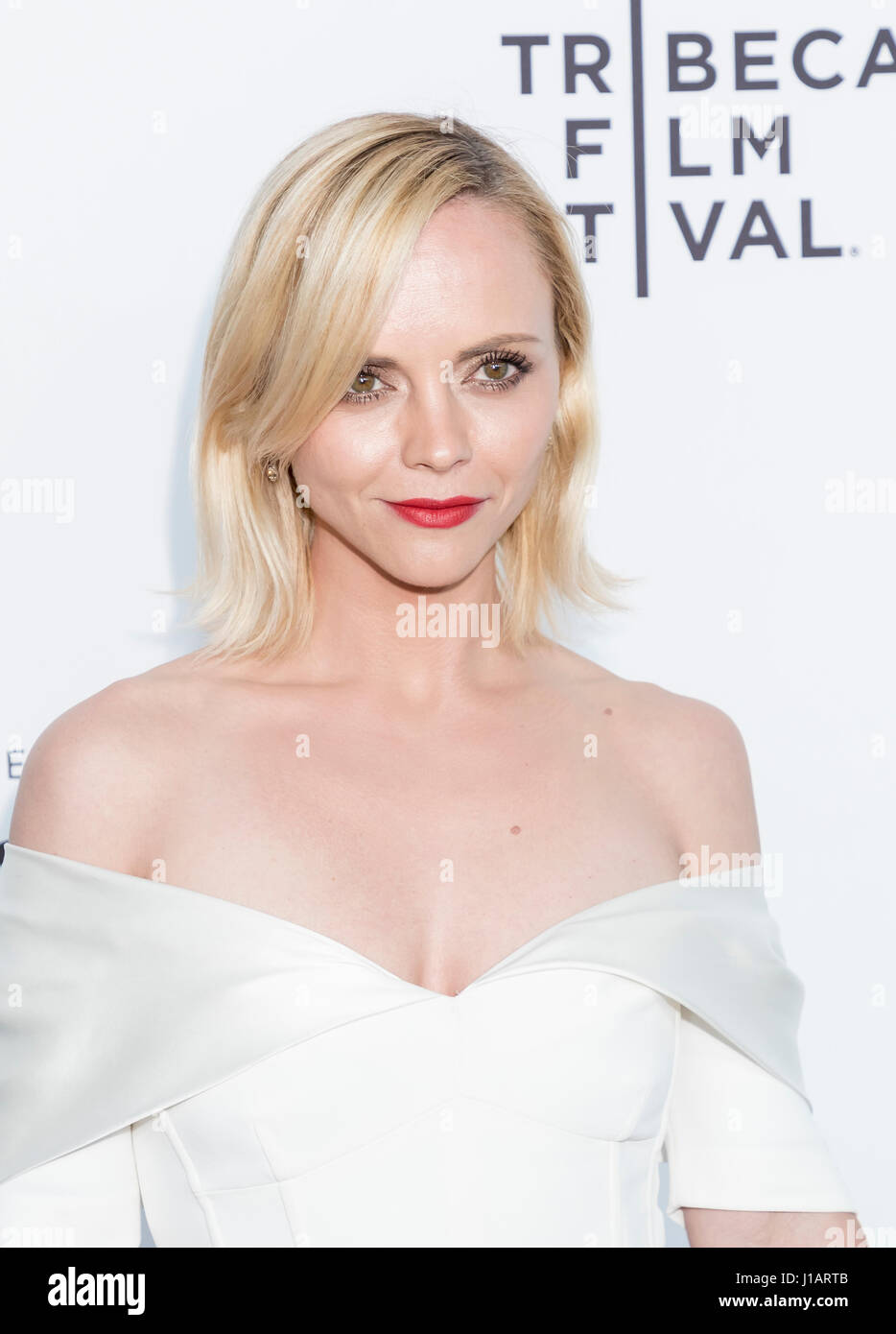 New York, USA. Apr 19, 2017. L'actrice Christina Ricci assiste au Festival du film de Tribeca 2017 - "Clive Davis : La bande originale de nos vies' première mondiale - soirée d'ouverture au Radio City Music Hall Crédit : Sam Aronov/Alamy Live News Banque D'Images