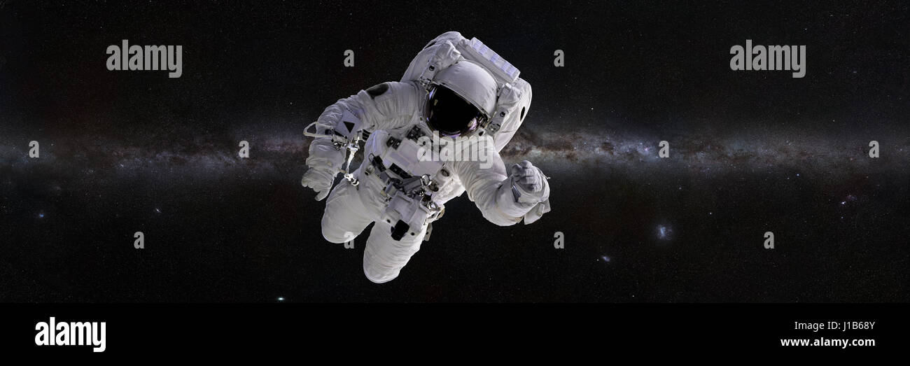 Astronaute en face de la Voie Lactée (3d illustration bannière, éléments de cette image sont meublées par la NASA) Banque D'Images