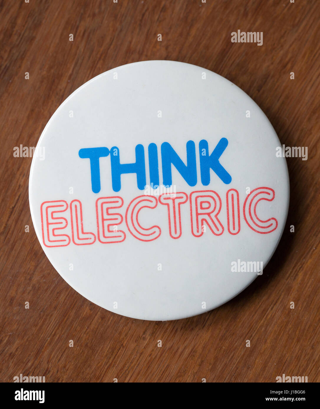 Pensez Vintage Electric Badge - Campagne de publicité britannique Banque D'Images
