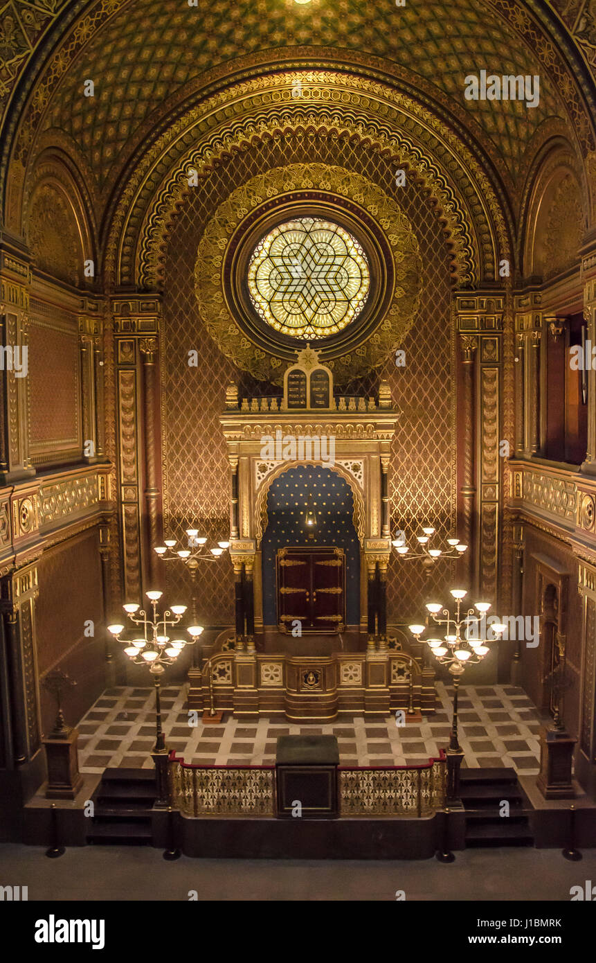 La Synagogue Espagnole a été construit en 1868 sur le site de la plus ancienne maison de prière juive de Prague ('la vieille synagogue'). Il a été conçu dans un style mauresque. Banque D'Images