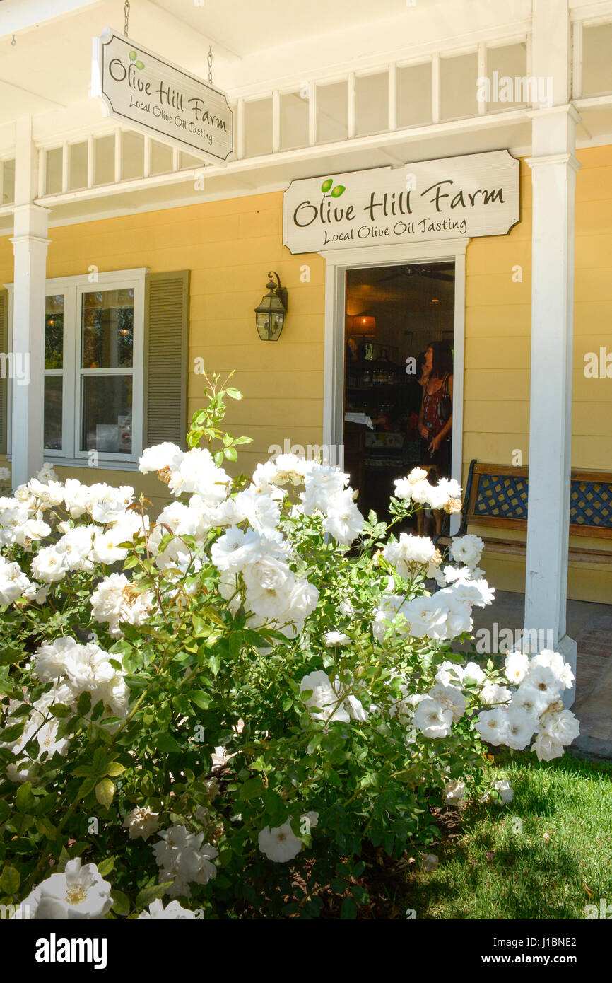 Le porche de l'entrée de la vente des vins Marie Tessa & salle de dégustation à Los Olivos, CA au coeur de la région viticole de la vallée de Santa Ynez Banque D'Images