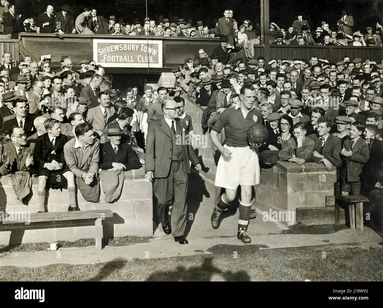 Shrewsbury Town Football club Depear Roly capitaine responsable de l'équipe à la Gay-Pré. Août 1950 Banque D'Images