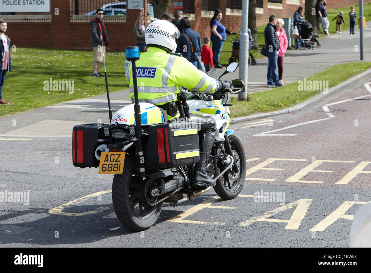 Agent de police psni police routière sur moto bmw l'Irlande du Nord Banque D'Images