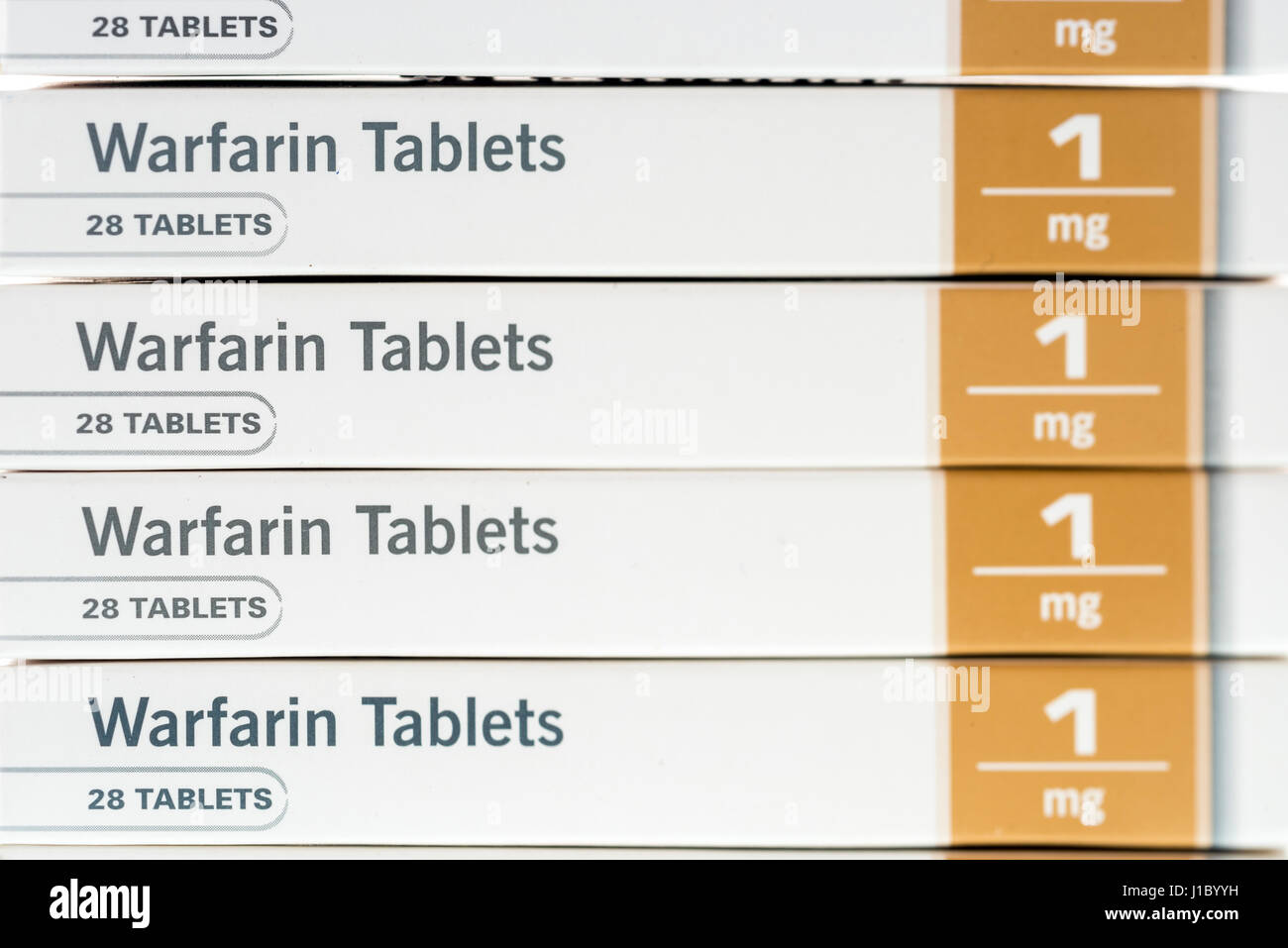 Les comprimés de warfarine utilisée pour traiter ou prévenir les caillots sanguins dans les veines ou les artères, ce qui peut réduire le risque d'accidents vasculaires cérébraux ou de crises cardiaques. Banque D'Images