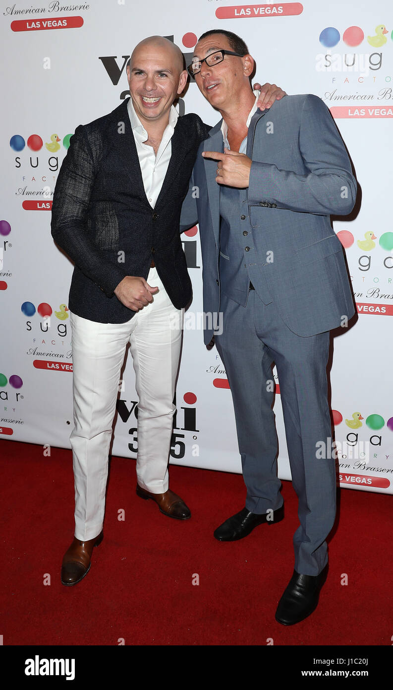 Pitbull A Grande Ouverture De La Brasserie Americaine Usine De Sucre Au Fashion Show Mall Las Vegas Comprend Pitbull Steve Davidovici Ou Phoenix Arizona United States Quand 19 Mars 17 Photo Stock Alamy