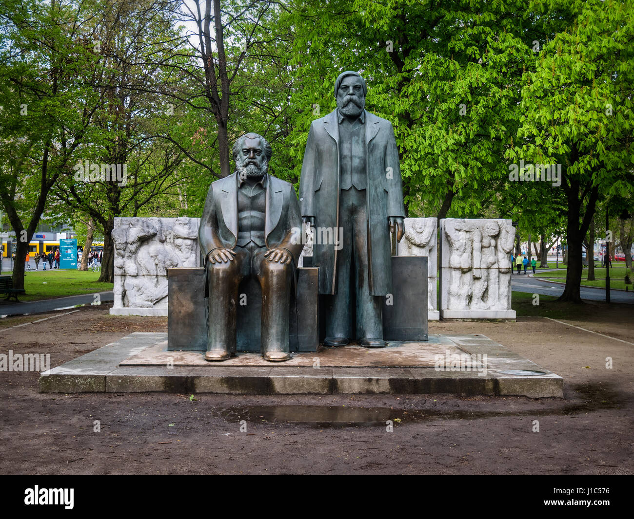Karl Marx et Friedrich Engels monument à Berlin, Allemagne Banque D'Images