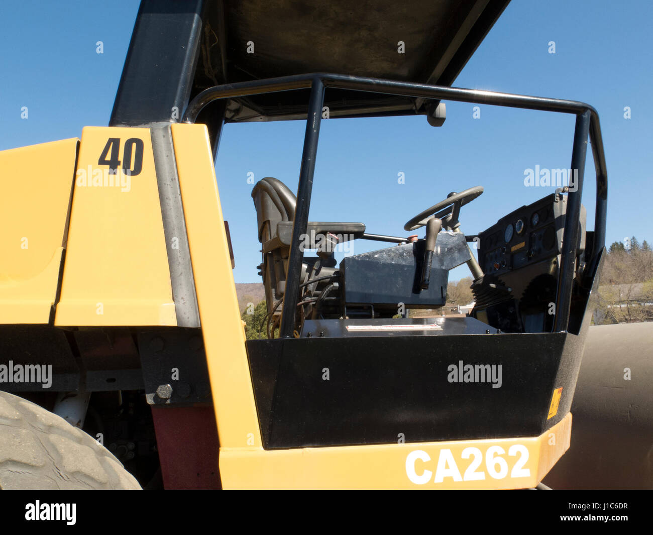 Close up de la cabine du conducteur dans un rouleau compresseur. Banque D'Images