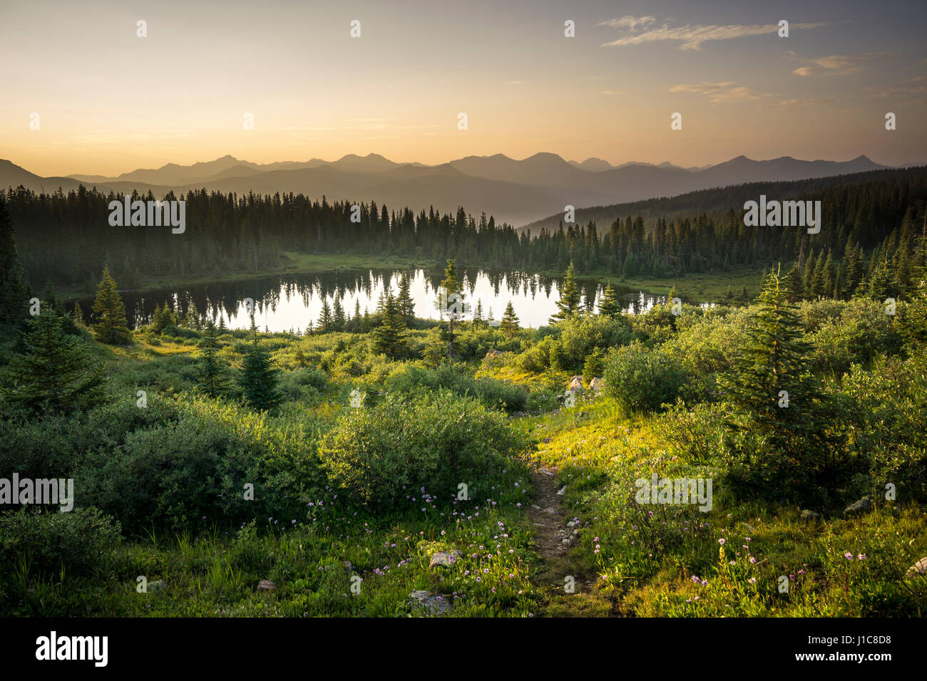 Le lac du cratère, à l'ouest des montagnes de l'aiguille, au Colorado. Banque D'Images