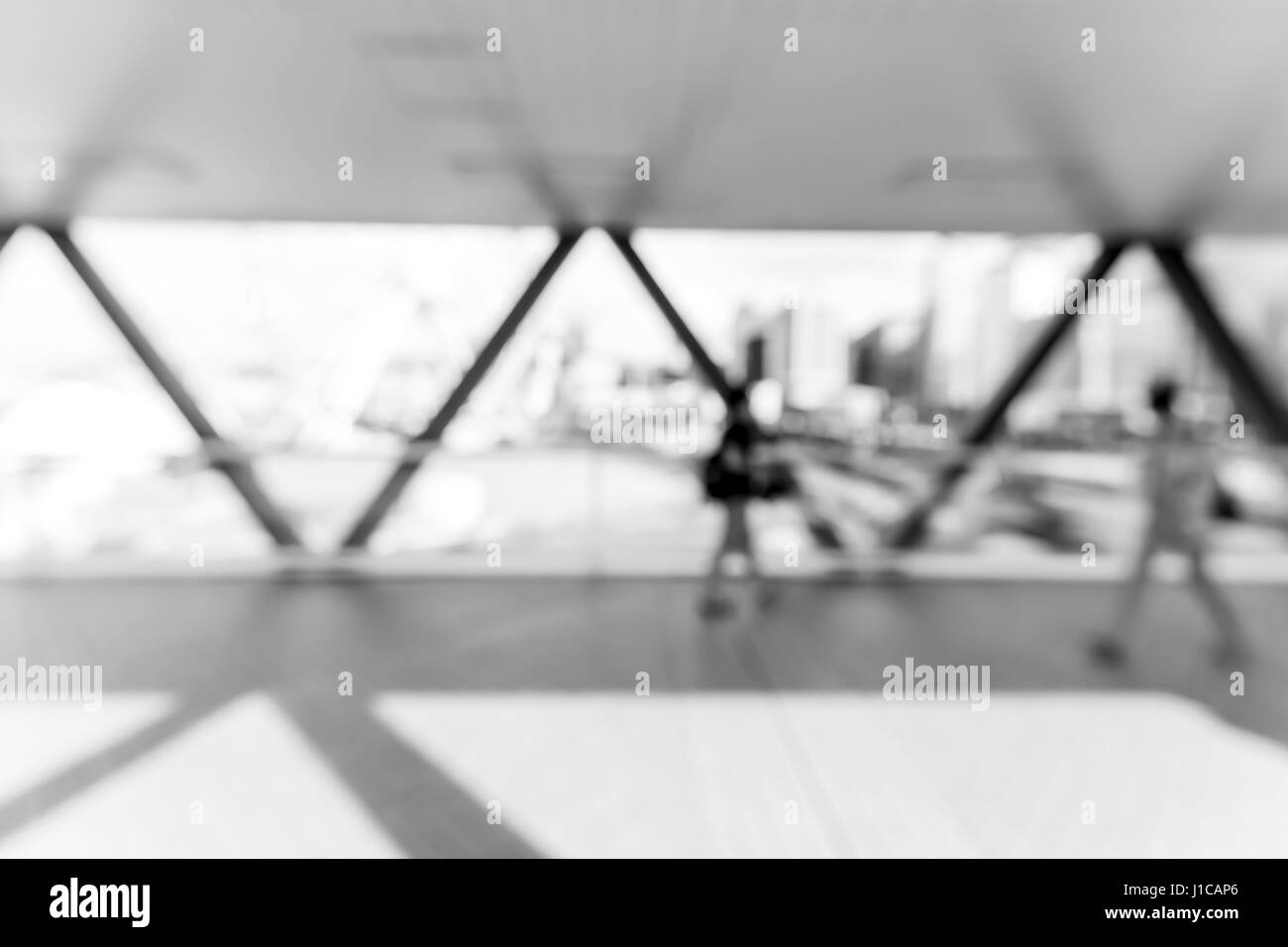 Résumé fond de personnes marcher sur la passerelle à l'heure de pointe avec B&W couleur Banque D'Images