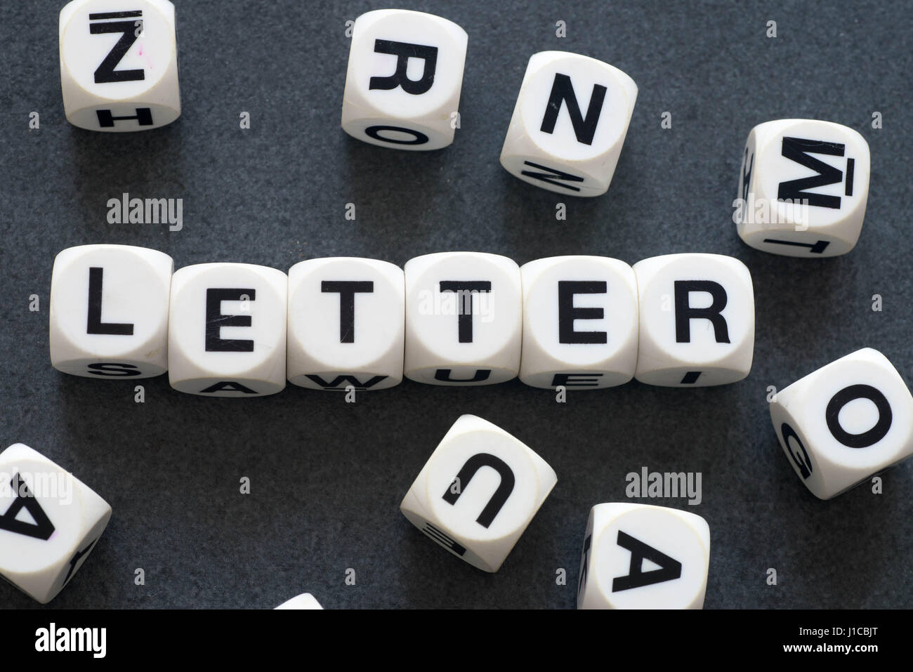 Mot lettre sur white cubes jouet Banque D'Images