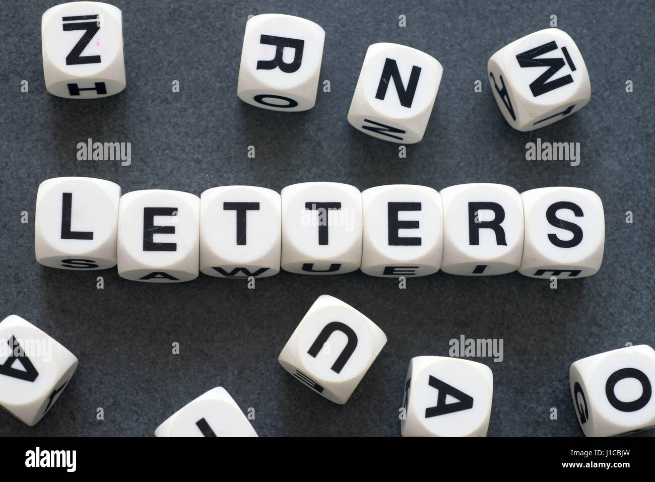 Mot lettres sur white cubes jouet Banque D'Images