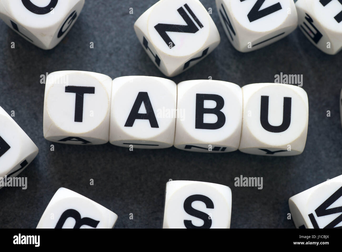 Mot tabu sur white cubes jouet Banque D'Images