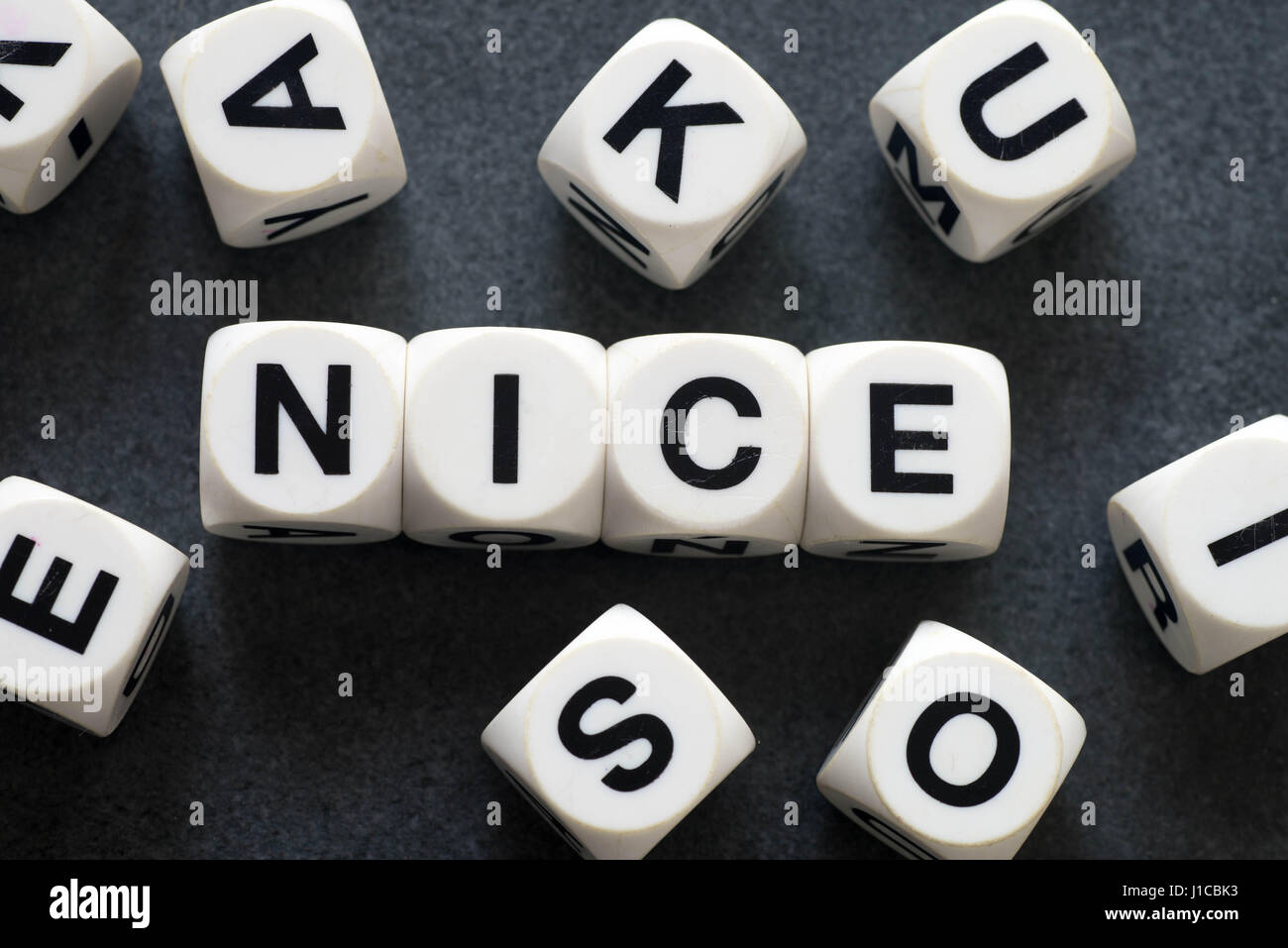 Mot gentil sur white cubes jouet Banque D'Images