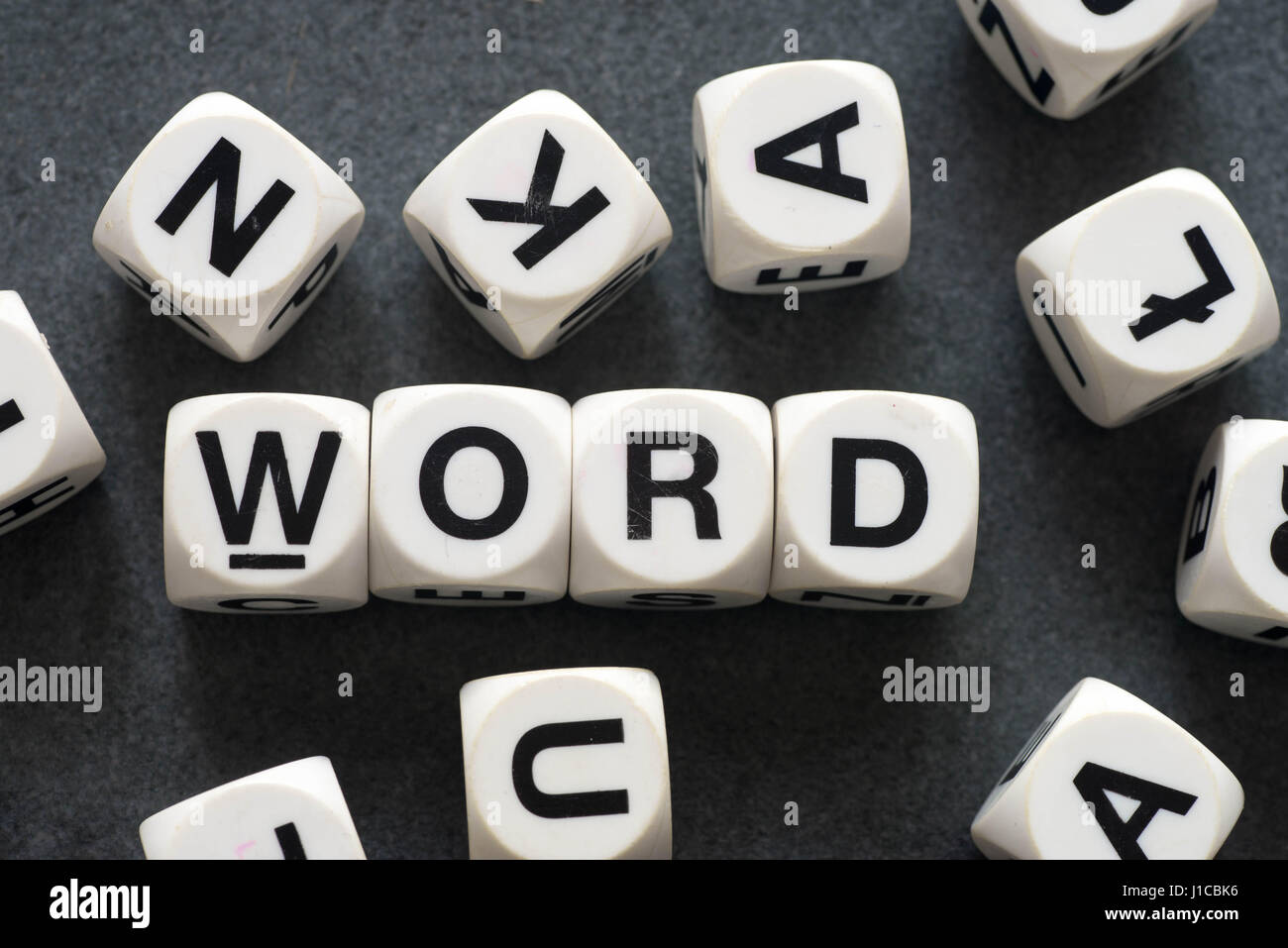 Mot mot sur white cubes jouet Banque D'Images