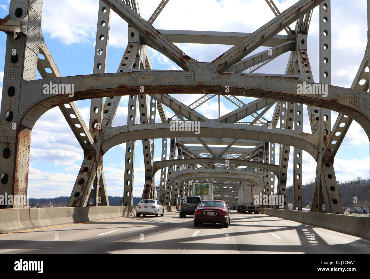 Infrastructure - la rouille et d'endommager le pont de Brent Spence qui transporte des Interstates 71 et 75 de l'autre côté de la rivière Ohio entre l'Ohio et le Kentucky , Banque D'Images