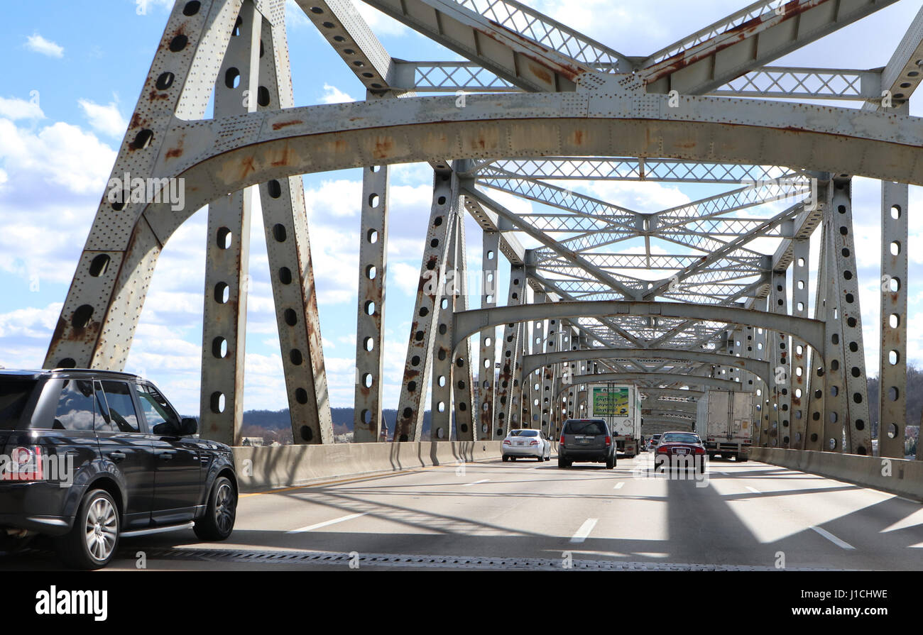 Infrastructure - la rouille et d'endommager le pont de Brent Spence qui transporte des Interstates 71 et 75 de l'autre côté de la rivière Ohio entre l'Ohio et le Kentucky , Banque D'Images