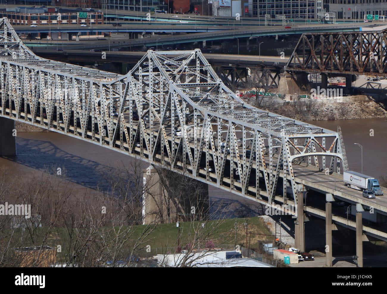 Infrastructure - la rouille et d'endommager le pont de Brent Spence qui transporte des Interstates 71 et 75 de l'autre côté de la rivière Ohio entre l'Ohio et le Kentucky , Banque D'Images