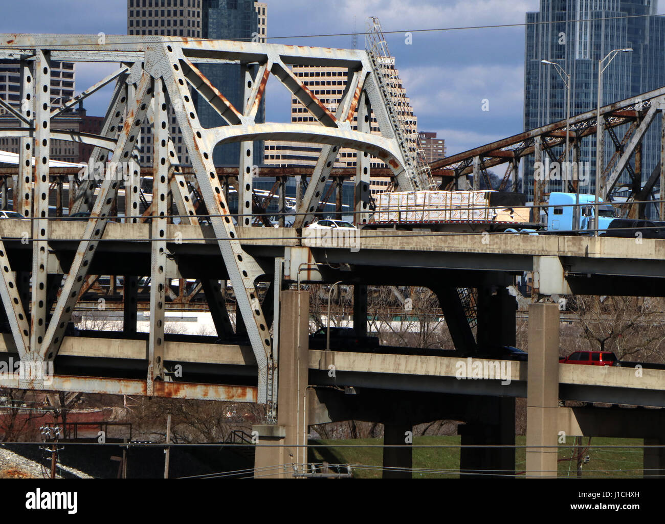 Infrastructure - la rouille et d'endommager le pont de Brent Spence qui transporte des Interstates 71 et 75 de l'autre côté de la rivière Ohio entre l'Ohio et le Kentucky , Banque D'Images