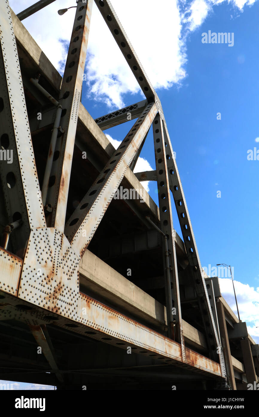 Infrastructure - la rouille et d'endommager le pont de Brent Spence qui transporte des Interstates 71 et 75 de l'autre côté de la rivière Ohio entre l'Ohio et le Kentucky , Banque D'Images