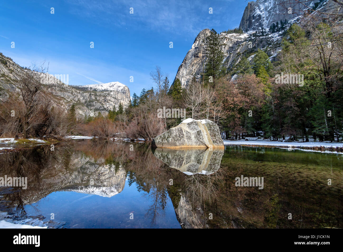 Le lac Miroir à l'hiver - Yosemite National Park, California, USA Banque D'Images