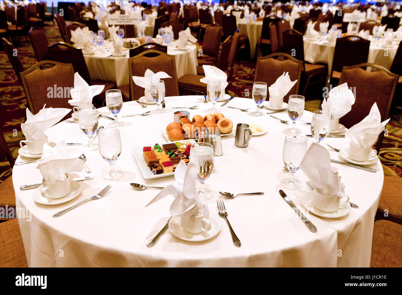 Table de salle à manger pour banquets de l'hôtel grand événement - USA Banque D'Images