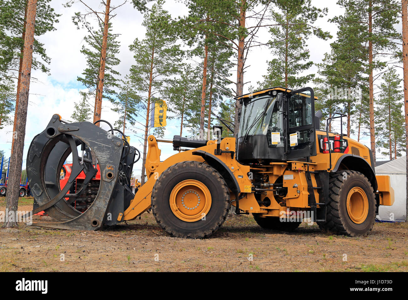 JAMSA, FINLANDE - septembre 2, 2016 : CAT 972M XE avec pinces pour chargeur sur roues de l'industrie forestière sur l'affichage sur l'exposition de machinerie lourde FinnMETKO Banque D'Images