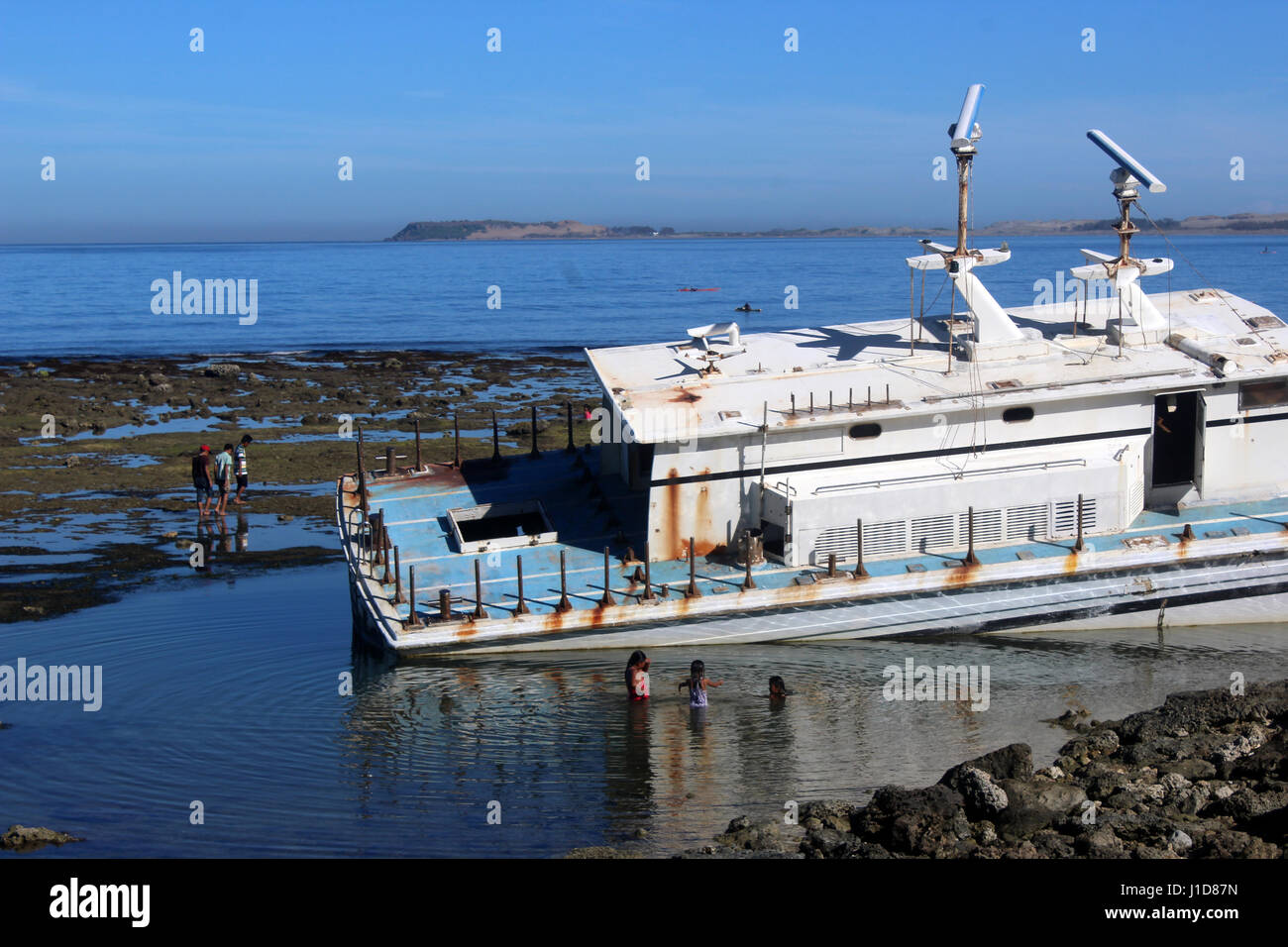 Navire fait naufrage dans Ilocos Norte Banque D'Images