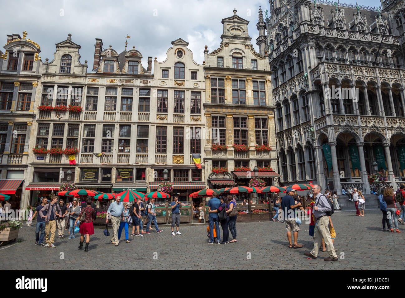 Bruxelles - Jul 30, 2014 : vue sur la célèbre Grand Place (Grote Markt) - la place centrale de Bruxelles. Grand Place a été nommé par l'UNESCO comme sa Banque D'Images