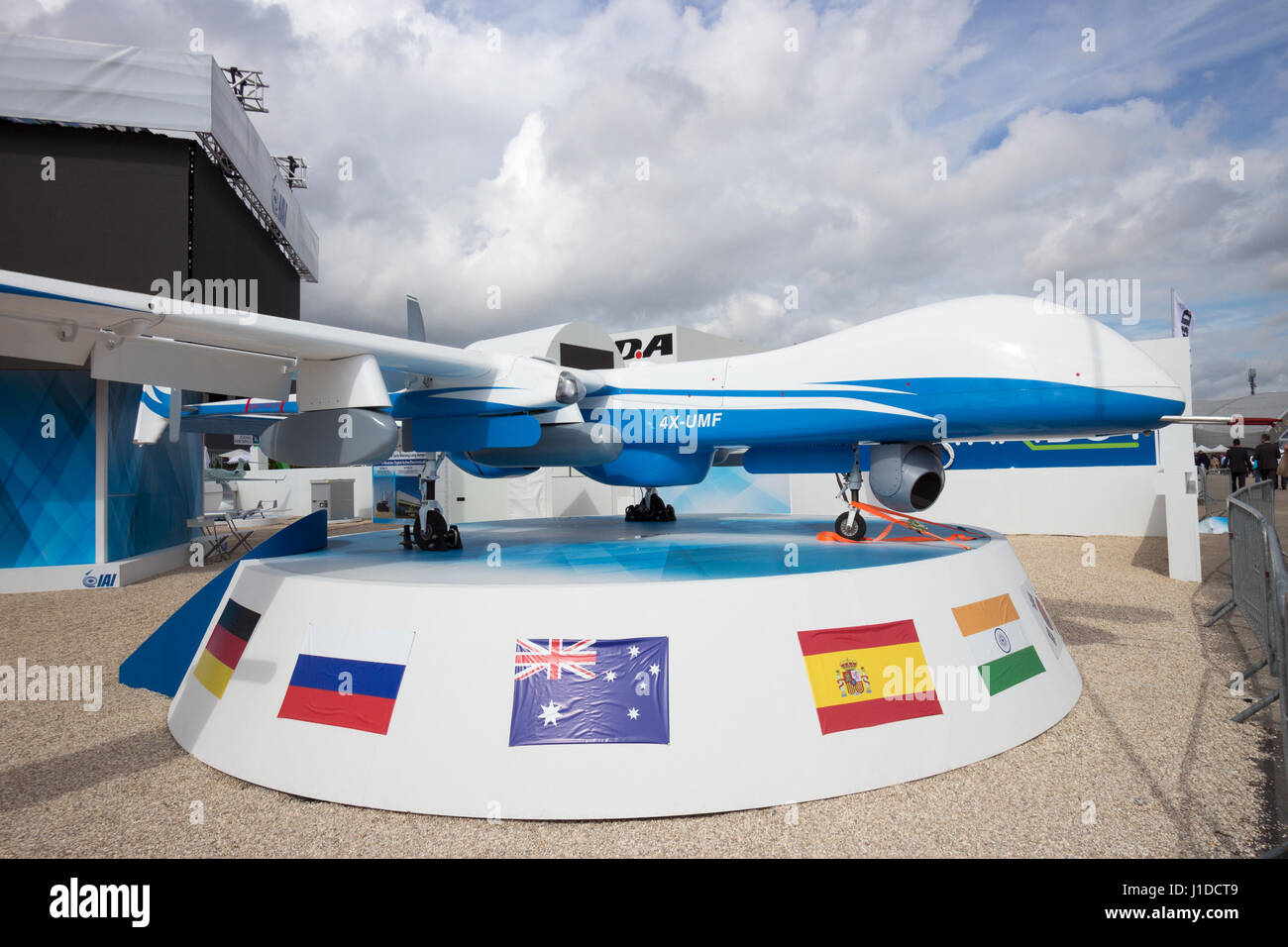 PARIS-LE BOURGET - JUN 18, 2015 : IAI Heron carburant super lourd multi-rôle du véhicule aérien sans pilote (UAV) drone sur l'affichage à la 51e International Paris Banque D'Images