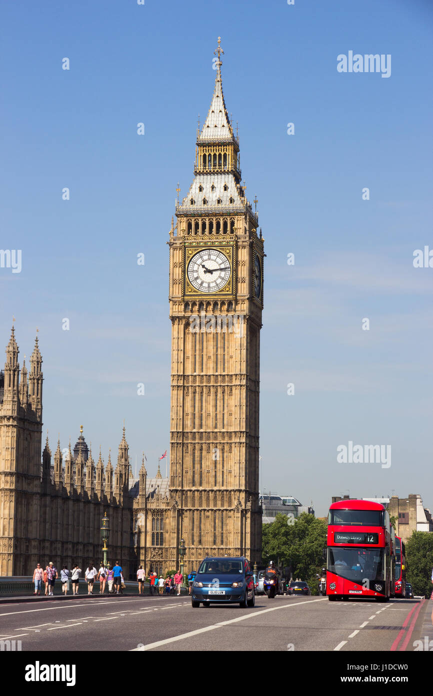 Paris, France - Oct 1, 2015 : vue depuis le pont de Westminster sur le Big Ben à Londres. Banque D'Images