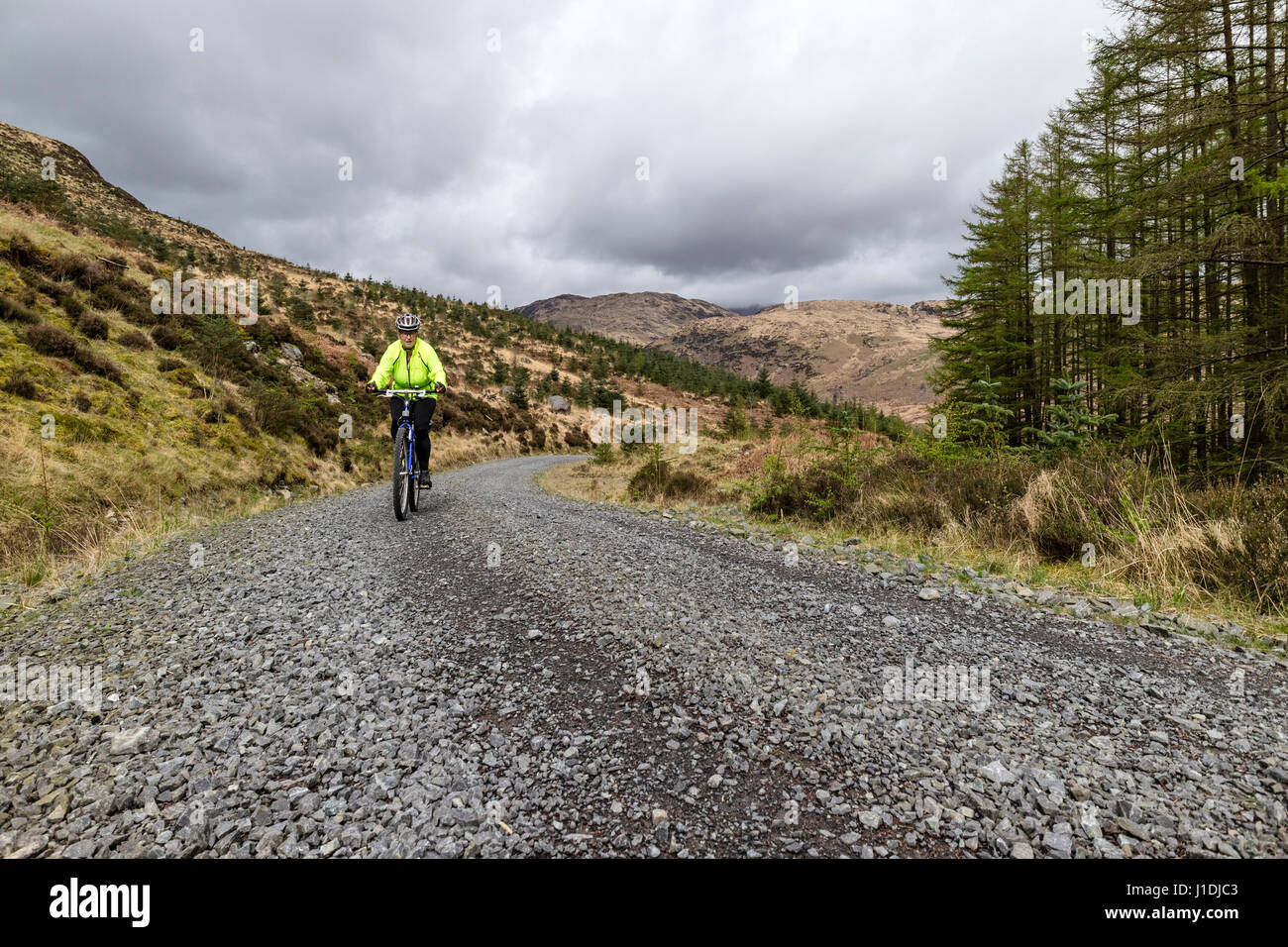 Vélo de montagne de la randonnée à vélo 7 à Glen Trool, Galloway Hills, Ecosse Banque D'Images