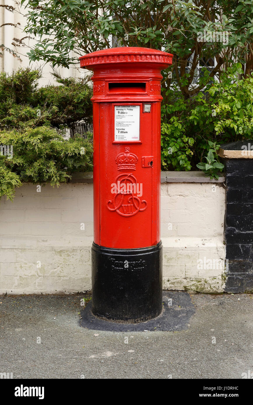 Un bureau de poste rouge pillar box avec le monogramme ER VII sur le côté qui indique une date de 1901 à 1910 Banque D'Images