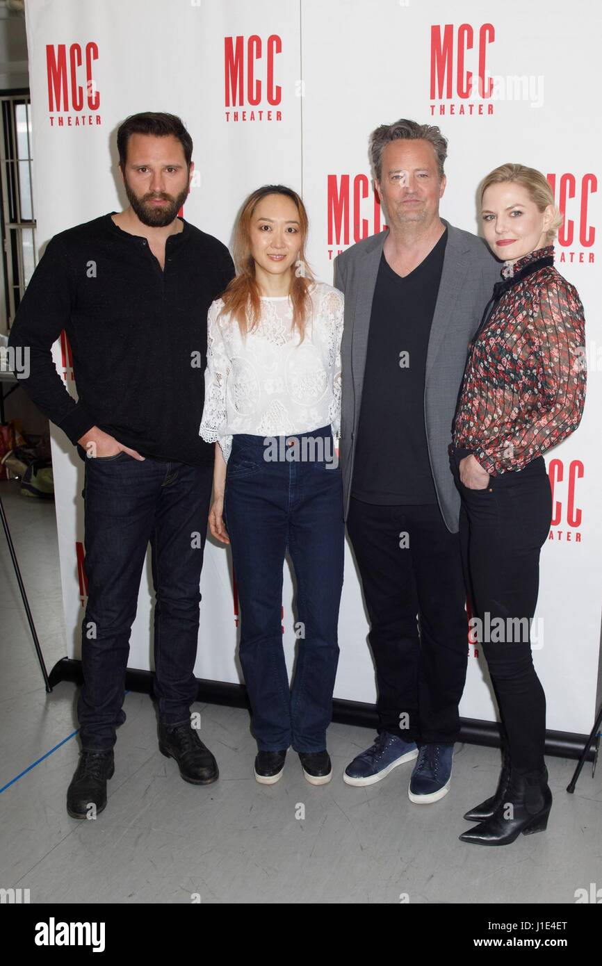 New York, NY, USA. Apr 20, 2017. Quincy, Dunn-Baker Jean Sue Kim, Matthew Perry, Jennifer Morrison présente à la fin du Théâtre du CMC de désir exprimés Rencontre et accueil, rond-point Studios, New York, NY Le 20 avril 2017. Crédit : Jason Smith/Everett Collection/Alamy Live News Banque D'Images