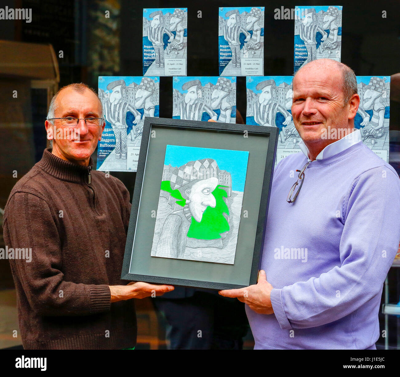 Glasgow, Ecosse, Royaume-Uni. 20 avril, 2017. Tom Brown, bien connu dans le centre-ville de Glasgow comme le cycliste pousse-pousse en tenant les touristes et les habitants autour, est aussi un artiste accompli et il organise sa 2e exposition de dessins dessins dans la galerie 'Foodfillas cafe' dans la rue Sauchiehall Street, Glasgow.L'exposition, intitulée "Les mendiants, les amuseurs publics, Blaggers et bouffons' est une collection de personnages de dessins animés basés sur ses expériences et observations du chaos de Glasgow street life cycles alors qu'il sur la ville. Credit : Findlay/Alamy Live News Banque D'Images