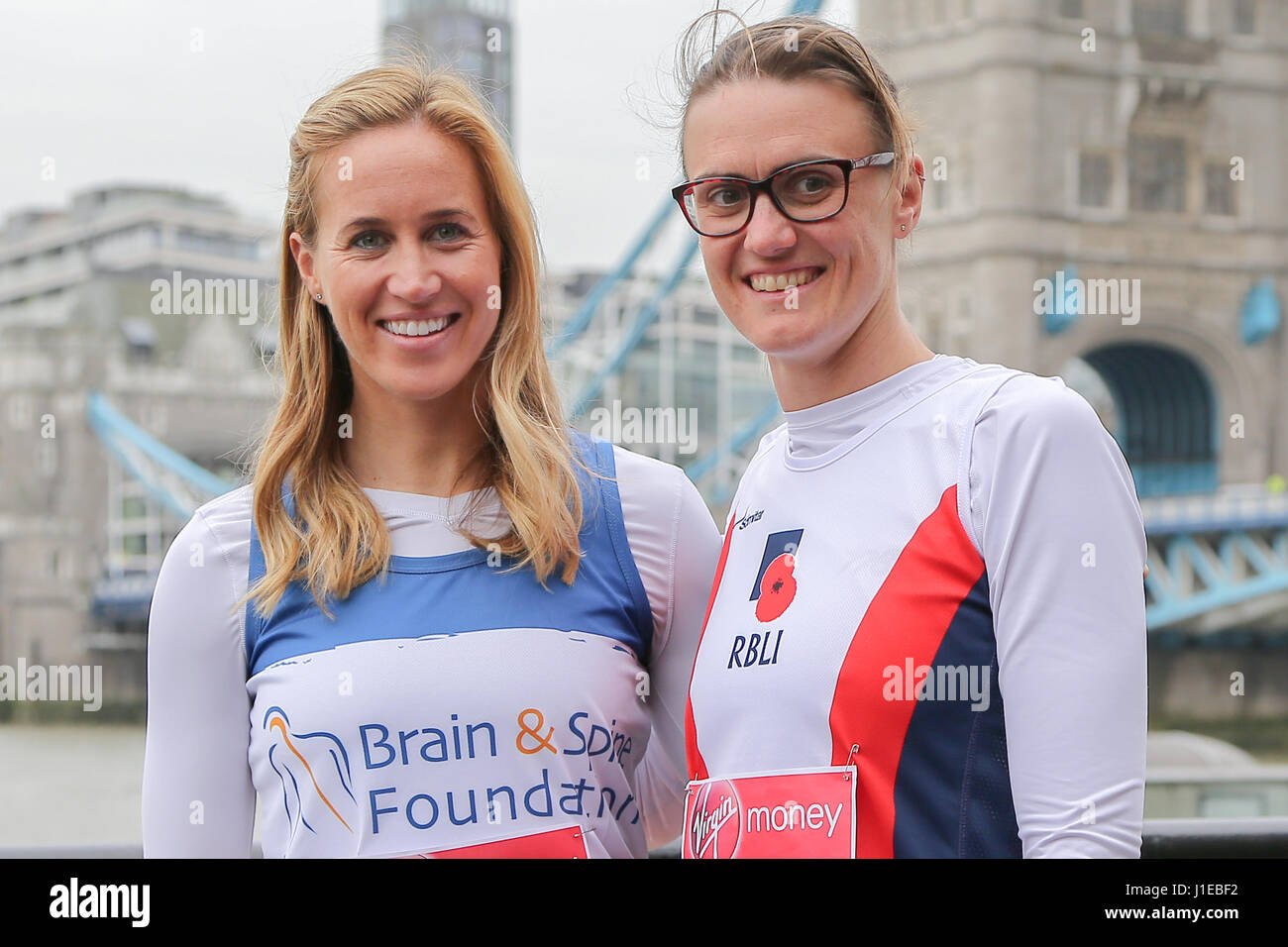 Londres, Royaume-Uni. 21 avril, 2017. Helen Glover, Heather Stanning. La Vierge de l'argent 2017 Marathon de Londres a été la célébration de tous les coureurs qui s'aligne sur la célèbre ligne de départ le 23 avril avec son appel aux participants de partager leur n° ReasonToRun sur les médias sociaux. Credit : Dinendra Haria/Alamy Live News Banque D'Images