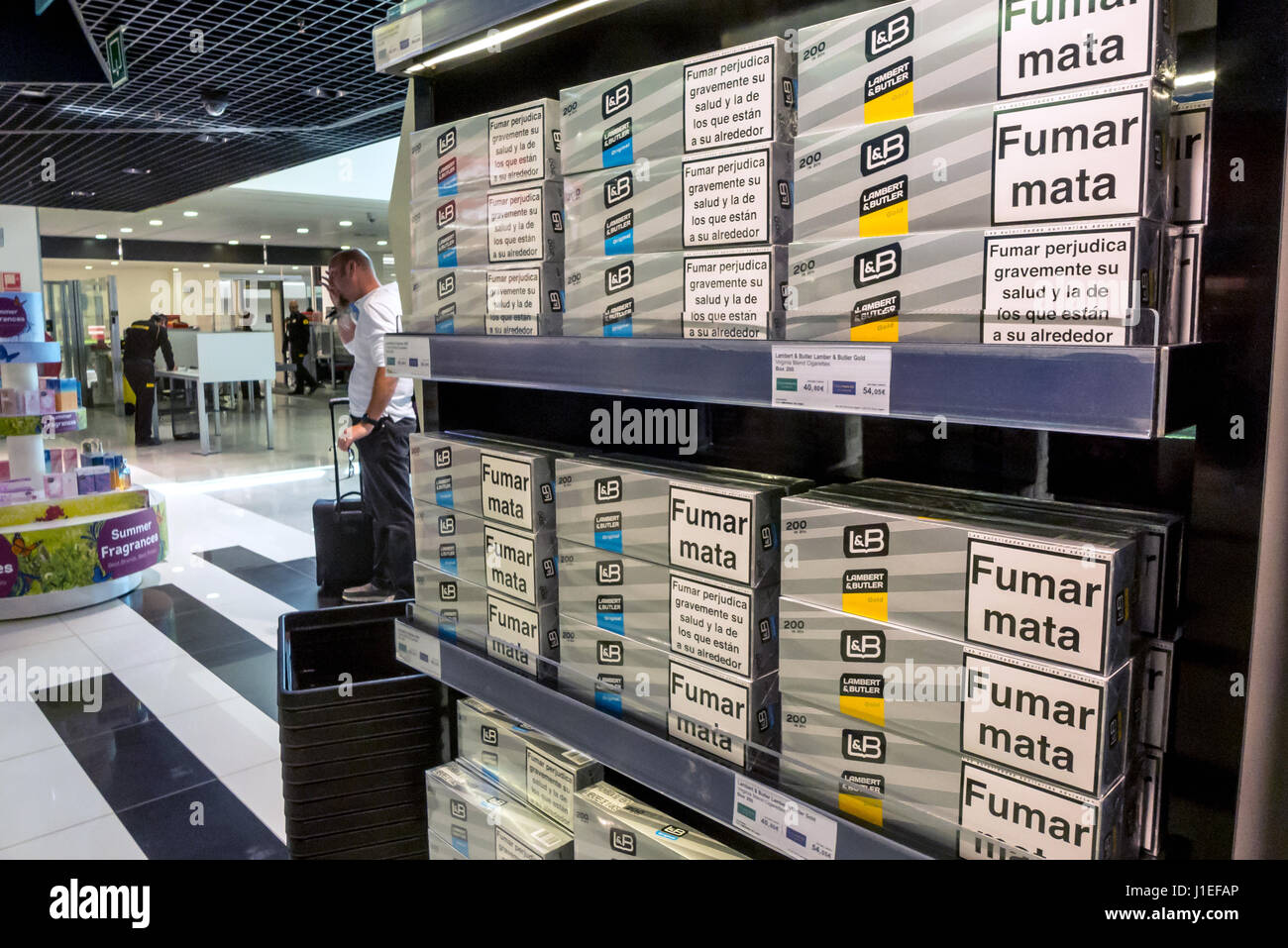 Tobacco cigarettes in duty free Banque de photographies et d’images à haute résolution Alamy