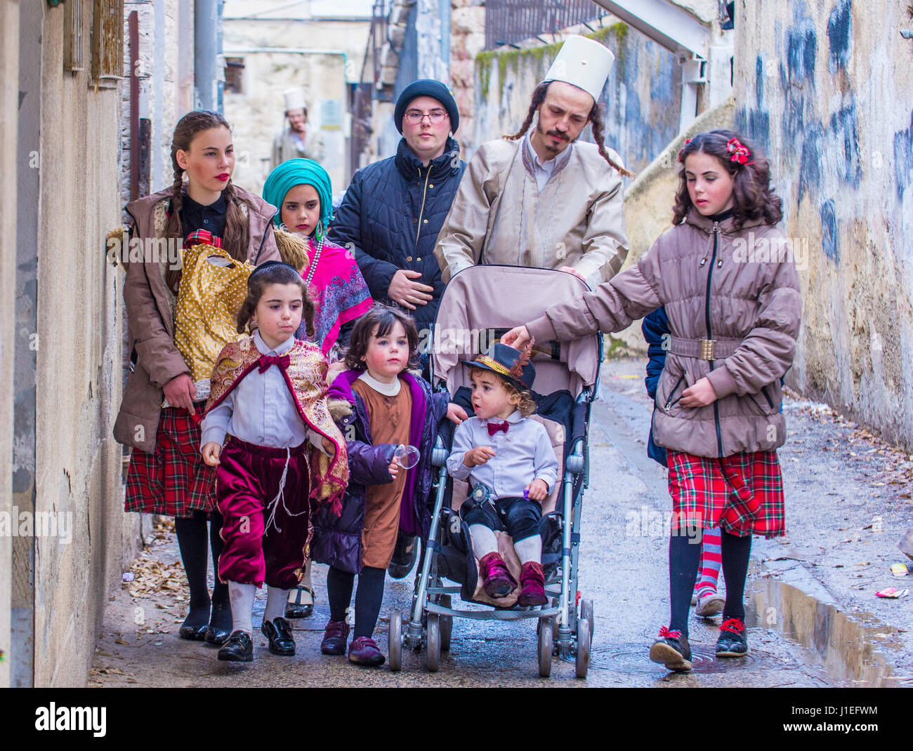 Au cours de la famille ultra-orthodoxe de Mea Shearim Jérusalem Pourim Banque D'Images