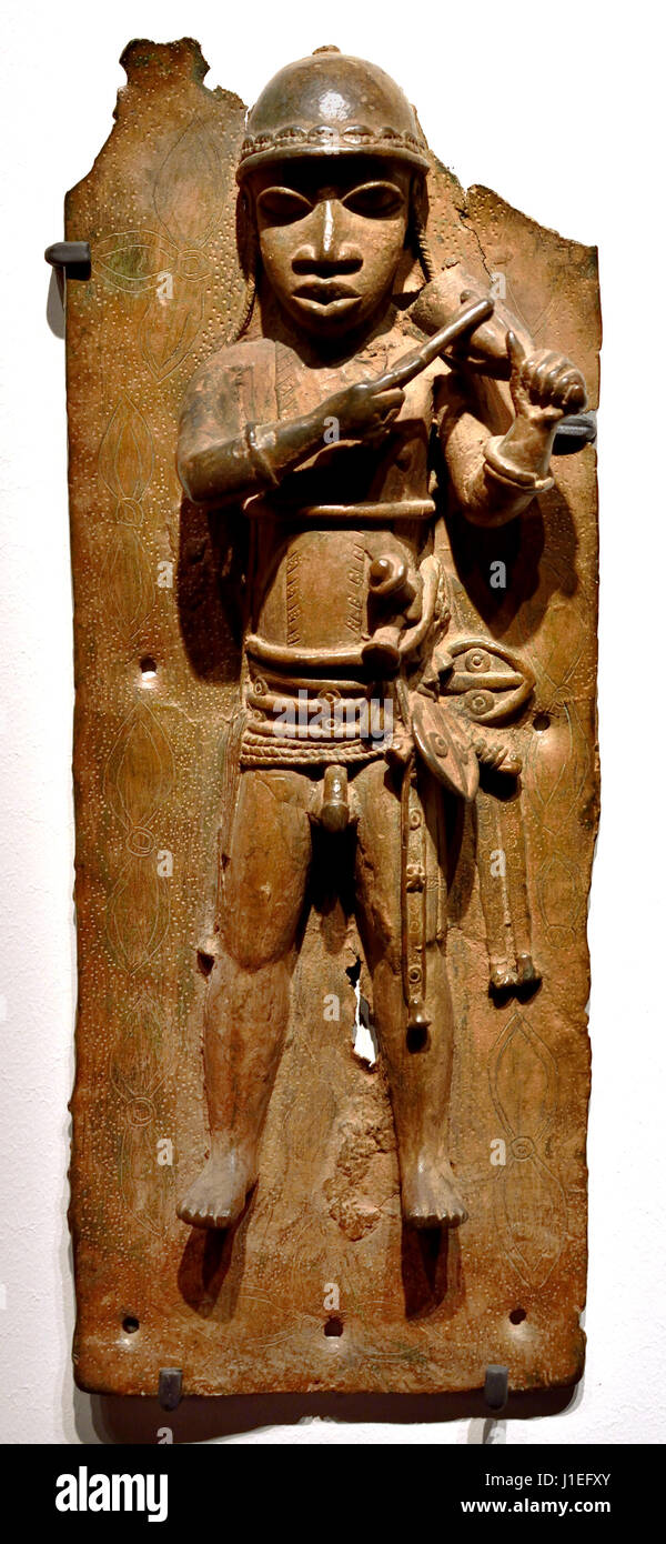 Ong dvd 16e - 17e siècle plaque en laiton, bronze montrant l'Abo du Bénin avec un accompagnateur, peuples Edo 16ème siècle annonce à partir de l'Afrique de l'Afrique Bénin, Nigéria Banque D'Images