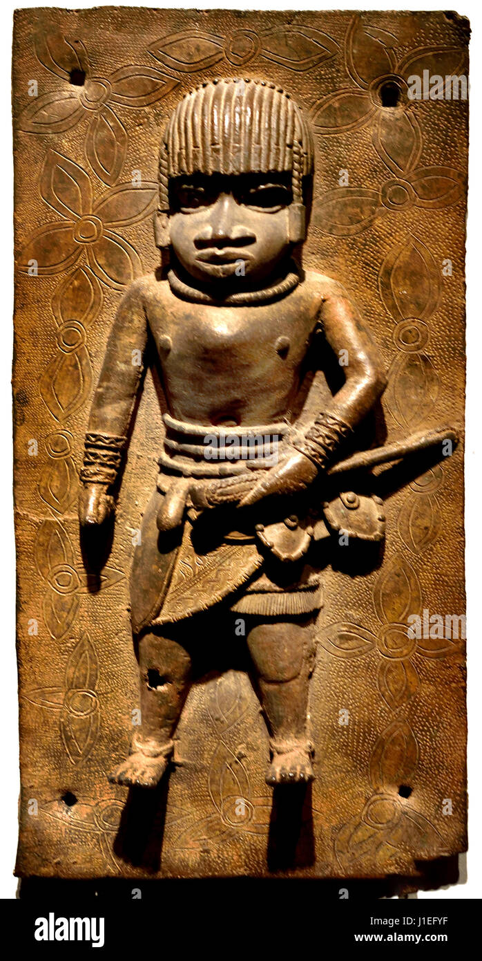 Courtier avec épée 16e - 17e siècle plaque en laiton, bronze montrant l'Abo du Bénin avec un accompagnateur, peuples Edo 16ème siècle annonce à partir de l'Afrique de l'Afrique Bénin, Nigéria Banque D'Images